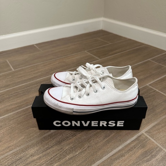 Converse Chuck Taylor All Star Sneaker in Optical White, size 6 women - Picture 4 of 11